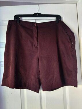 Bollé Golf Women’s Burgundy Golf Shorts Size 14 Zipper Pocket